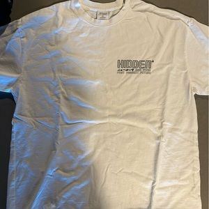 Hidden- Large Koi Tee × 1
L / White